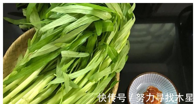 夏天|夏天要多吃这碱性蔬菜,钙是西红柿的12倍,5块钱1把,清脆又!