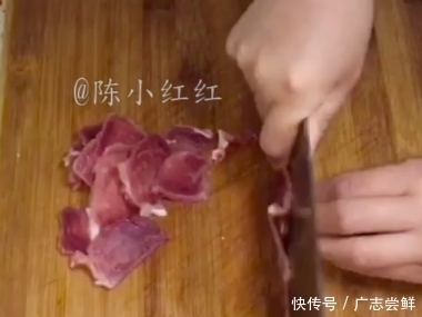 莴笋肉片家常做法，简单好吃，滑嫩鲜香很下饭