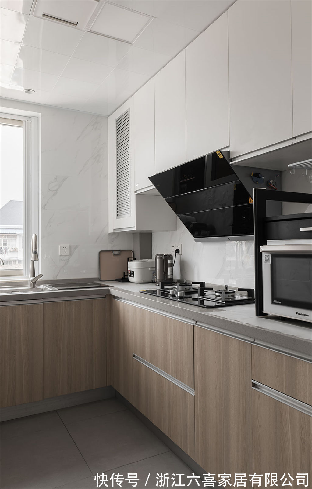 玄关|平面设计师的家|探索过一切华丽的色彩和线条,回归最质朴的自然栖居世界!