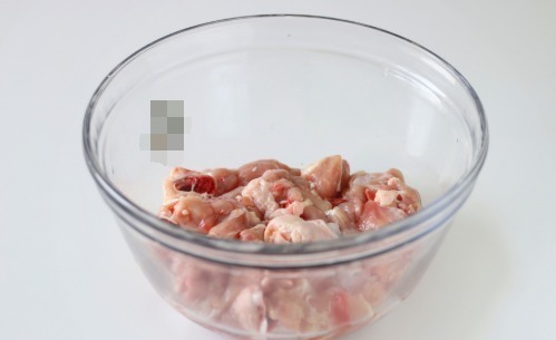 这道菜孩子们都爱吃，跟米饭是绝配，好吃易做，冬天吃最好