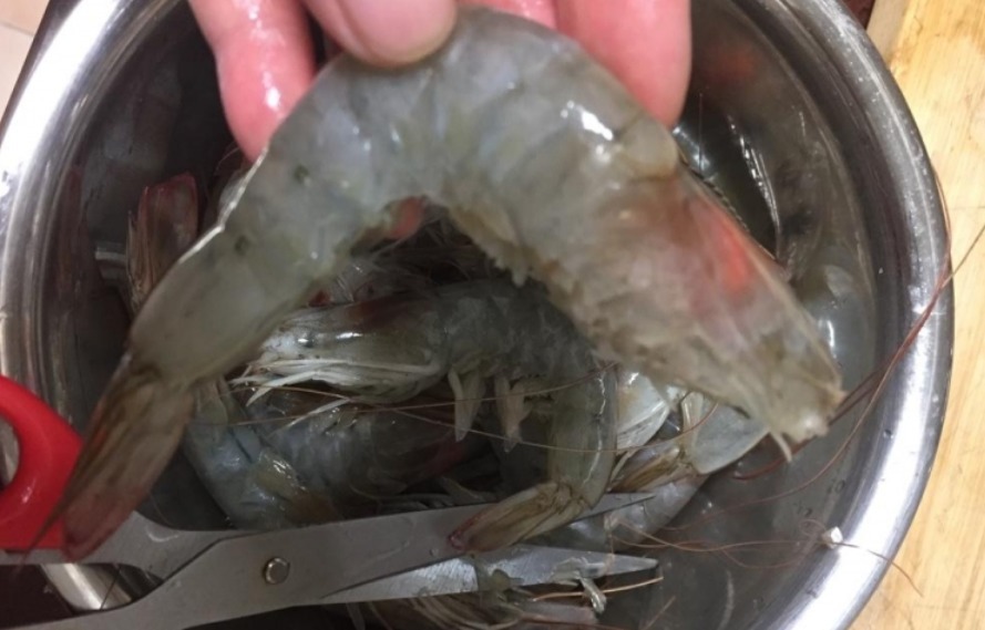 大虾别用水煮,教你一个简单做法,酥香过瘾,虾肉嫩滑,太好吃了