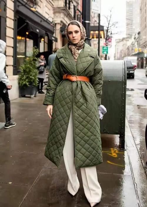 不论穿羽绒服还是大衣,一定要牢记“上下法则”,时髦显高级