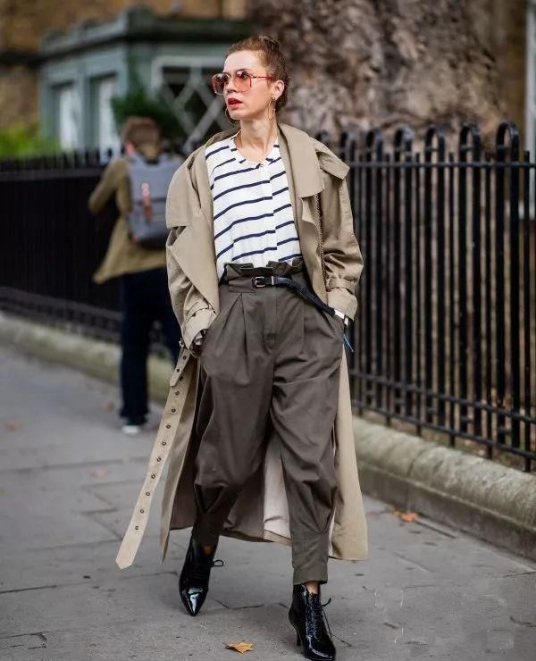  纸袋裤|别老穿阔腿裤了，今年秋冬这4条裤子最流行！