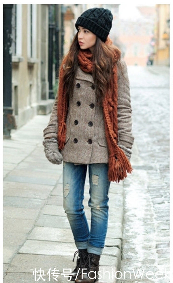  双腿|用机车靴点亮时尚，配上大衣外套，显得双腿更加纤细