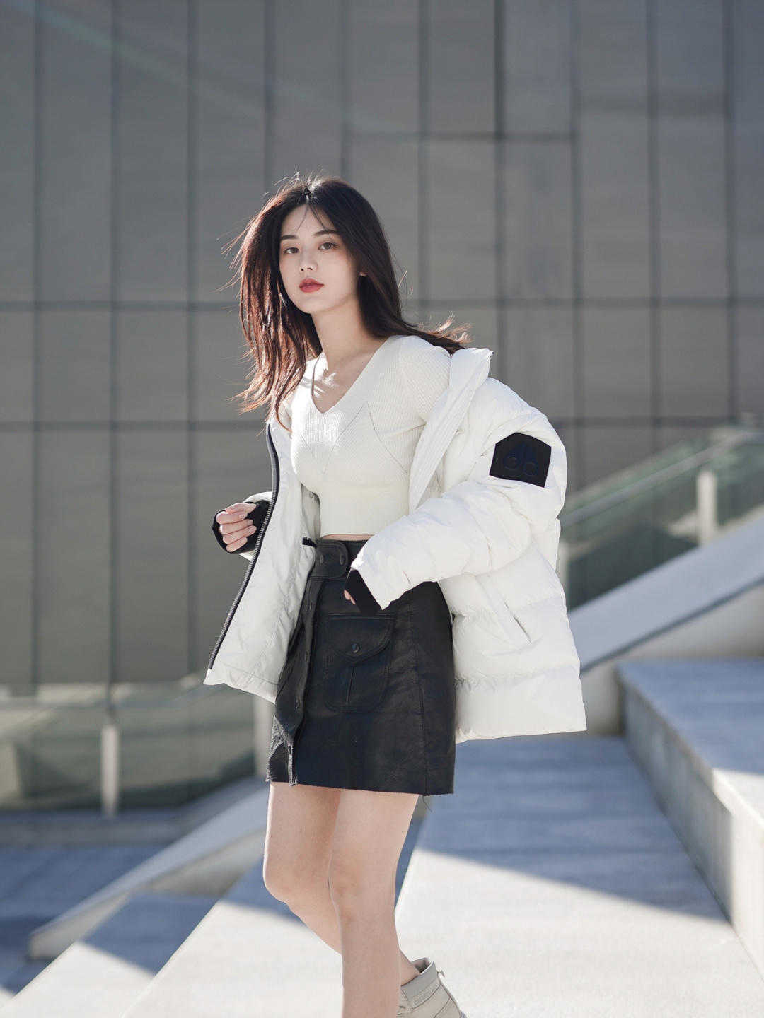 减龄|冬天造型不全是沉闷的!学会“上浅下深”的穿法,明艳又减龄