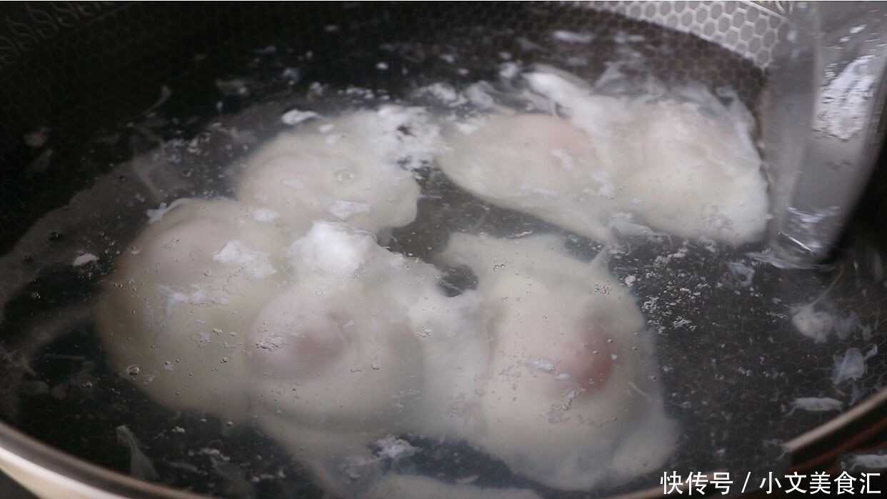 荷包蛋我就服这做法,出锅个个完整,一做一个准,鲜嫩好吃
