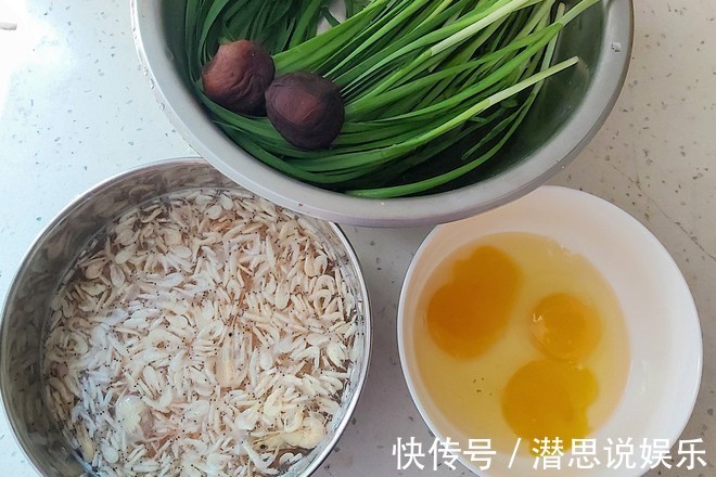 韭菜盒子的家常做法,皮薄馅大而且不出水,香酥又入味,超级解馋