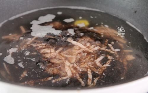  晚餐，这汤羹我家经常做，10分钟就上桌，鲜香嫩滑，好吃有营养