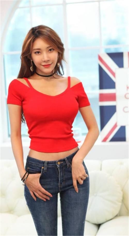 紧身牛仔裤|穿紧身牛仔裤的美女，女神的气质，时尚显气质！