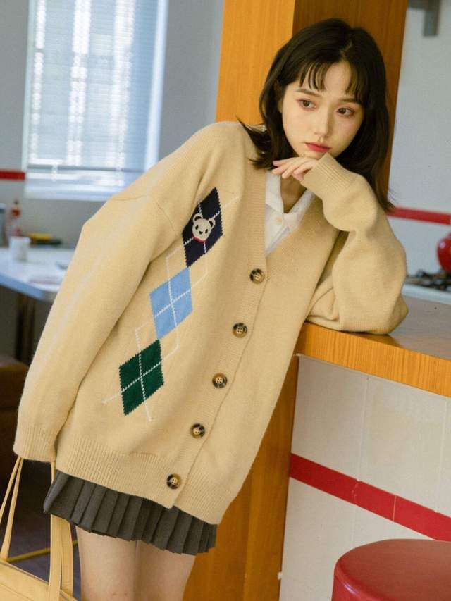 小个子 换季到底怎么穿?卡其色风衣+牛仔裙,日系又复古,美翻整个秋天