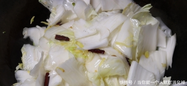炒白菜时,牢记“3窍门”,白菜炒好爽脆可口,和饭店的一样好吃