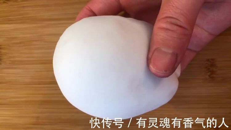 水晶紫薯卷,晶莹剔透软糯香甜不“粘牙”,没牙的老人特喜欢吃!