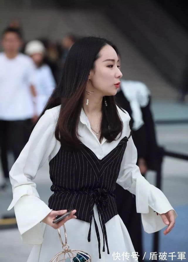 清新|清新女孩儿，一双水晶高跟鞋，把自己衬托的格外亮丽