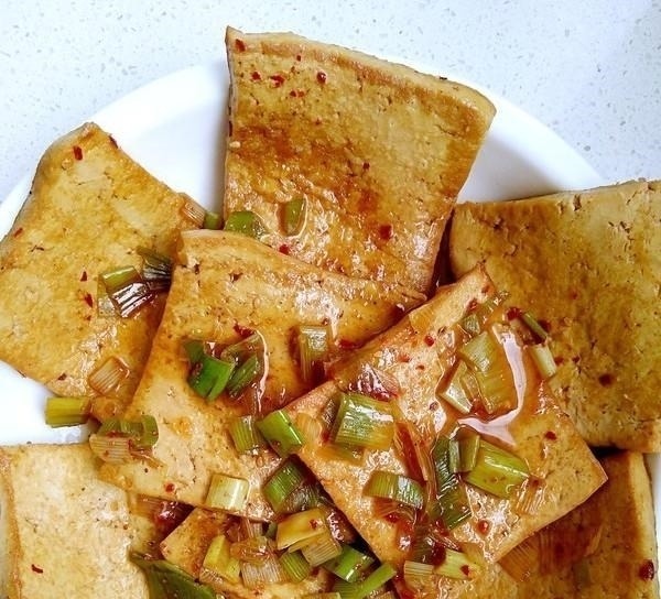 煎豆腐时，千万不要直接下锅！有这1步，豆腐不散不粘锅，特香！