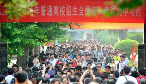 近600万考不上本科，高考竞争大，大家为何还扎堆双一流大学？