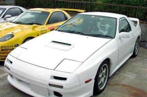 如果在现实中 藤原拓海的ae86能跑过凉介的fc和gtr吗 快资讯