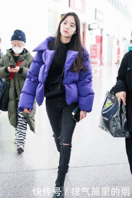 搭配|冬天穿羽绒服太臃肿学女明星的这3个搭配技巧,超显瘦!