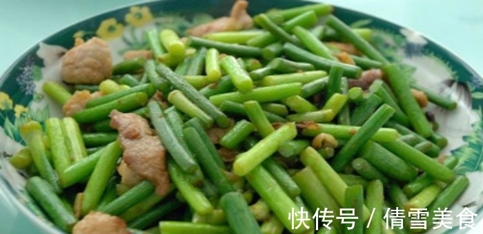 焯水|不焯水,不浸泡,不直接炒,蒜薹下锅前多这一步,炒好才鲜绿美味