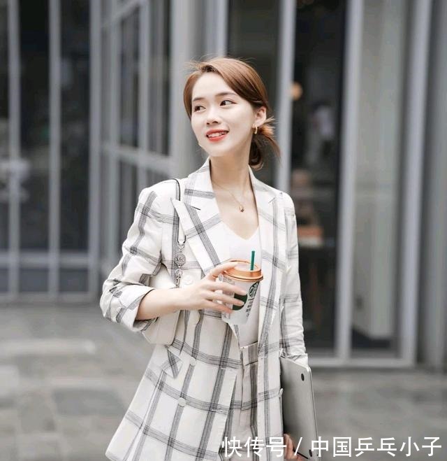 有气质 简约又精致的职场穿搭，会让整个人更加精神，甚至可以美成焦点