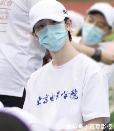 《快本》開啟連續(xù)3天錄制，快樂家族五人回歸，他卻不再參與錄制