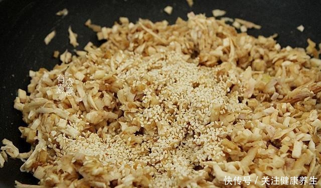 冬天,儿子迷上了吃它,咸香软糯,满满都是馅料,每次最少吃6个