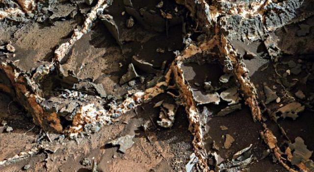 探测器 火星疑似发现“废墟”未来宇航员登陆火星，如果无法返回怎么办