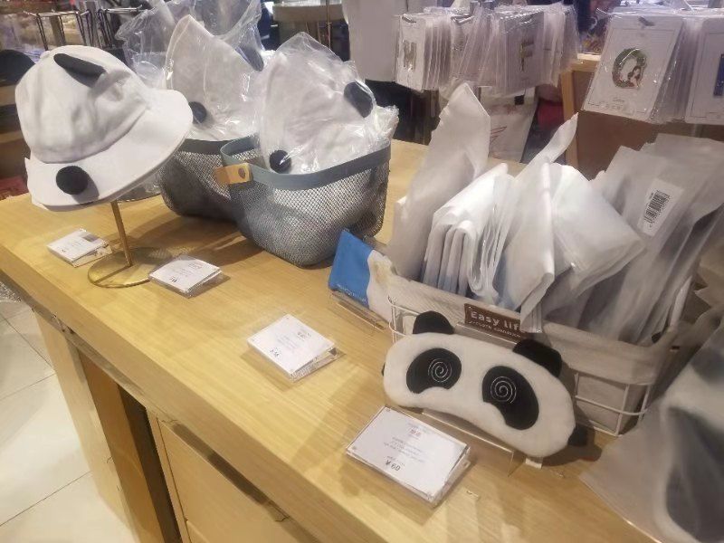 徽章$进博的热度·上海的温度 | “进宝”盲盒上新啦！进博文创有多热，一起来感受