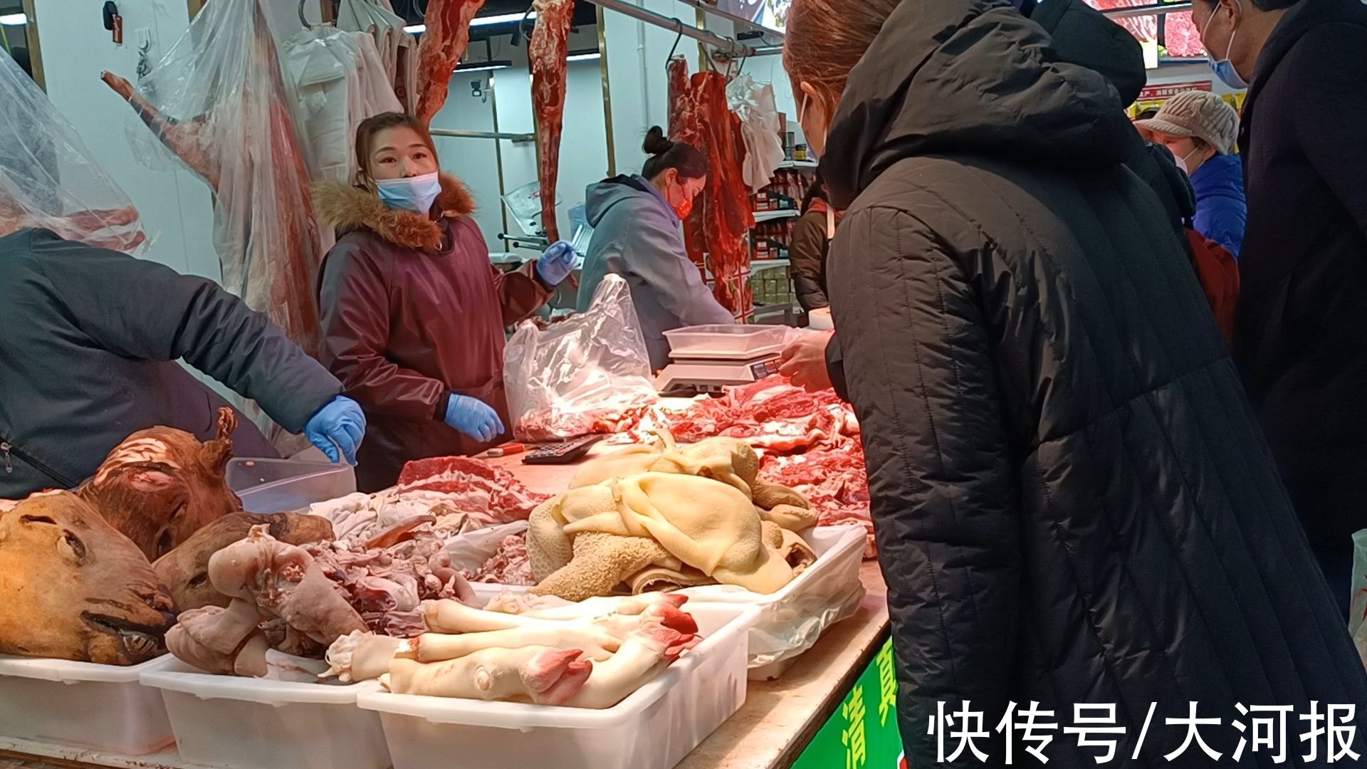 春节|春节将至，顺城街上的牛羊肉排队买起