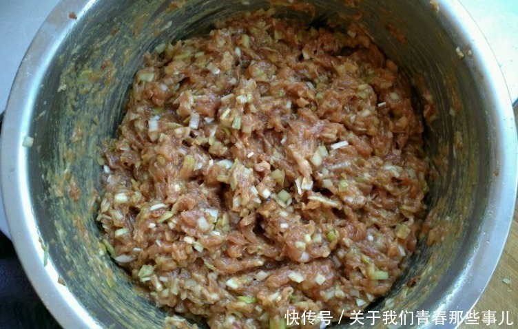 鲜嫩|调肉饺子馅，这“3香”不能少！饺子油润饱满，鲜嫩多汁，香喷喷