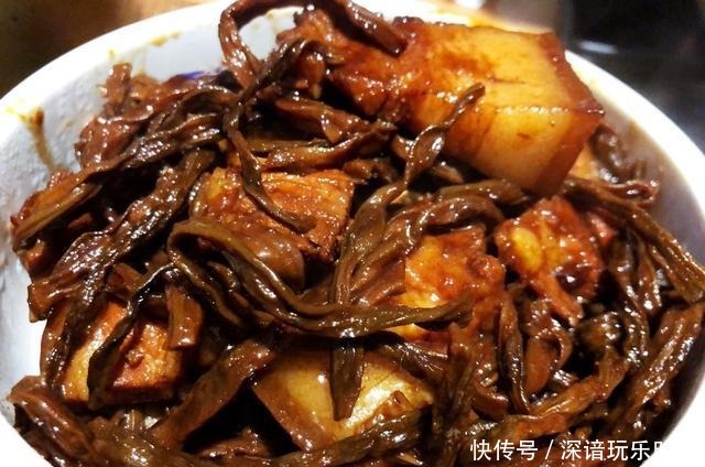  鲜豆角|干豆角怎么吃教你炖肉贴秋膘，豆角吸满了汤汁，混着米饭太香了