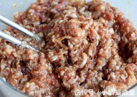 正确做法|饺子馅想要鲜还流油有人放油有人加鸡蛋,教你正确做法,鲜又香