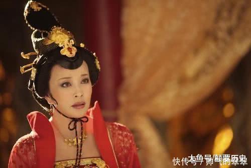 武则天出上联河里荷花和尚摘去何人戴,女童巧对下联,让人佩服