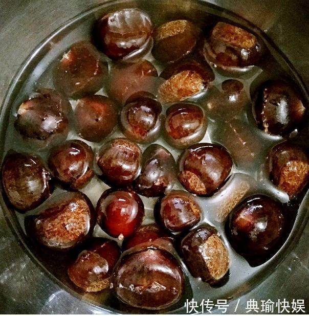 做法|板栗不好剥,多加1步,2秒剥一个板栗,做法简单,喜欢收藏