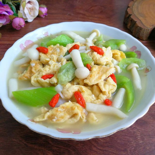 营养|丝瓜鸡蛋菌菇汤，夏日的清淡美味营养汤