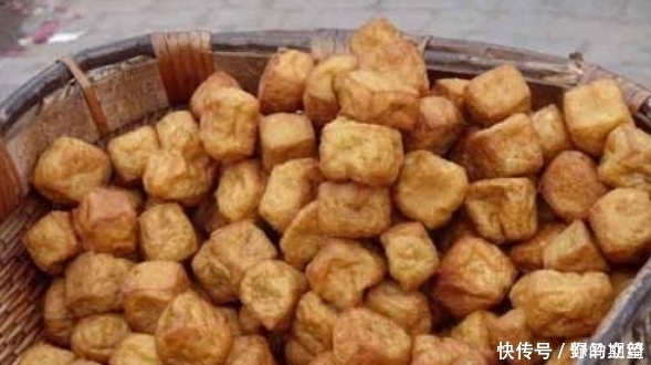 炖菜|炸豆腐泡,直接炸还是裹面粉炸?教你一招,金黄酥脆,起泡不油腻