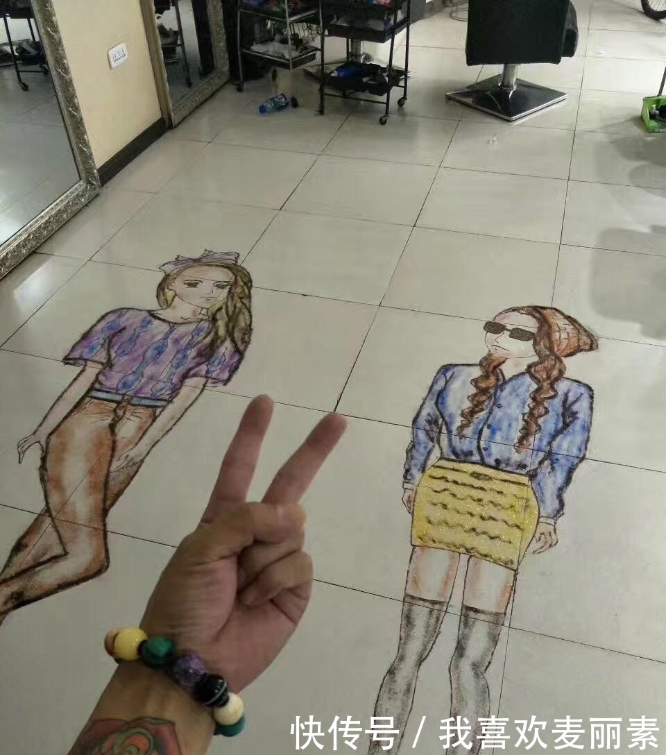 碎发|真稀奇!美发师用碎发拼出两个“女朋友”又制作了头发画自画像!