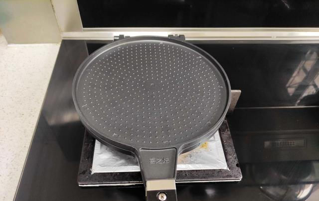  霍霍光|家里有玉米面的赶紧翻出来，跟我一起做这个嘎巴脆的小薄饼吃