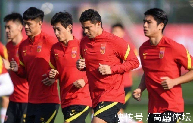 主力|以稳为主！李霄鹏将沿用李铁时期的主力阵容
