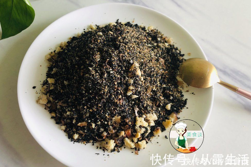 冷天要常吃黑芝麻，教你新做法，每天吃一勺，精神饱满过冬季