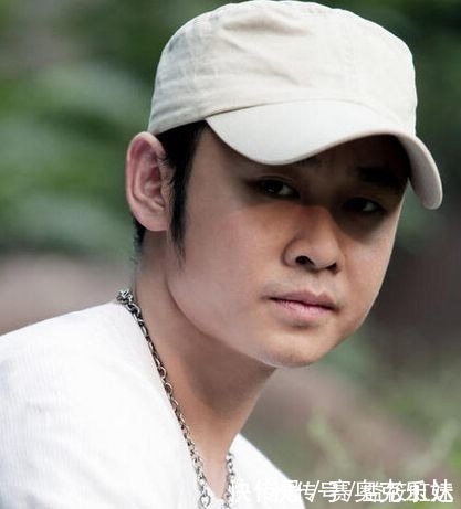 歌手|《好声音》8年没人敢提的名字,却被李健无意提起,幸好那英不在