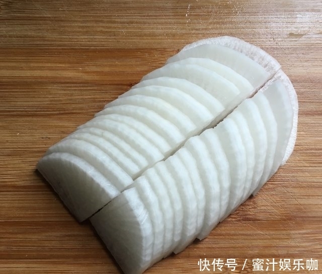 酱萝卜片，脆嫩爽口，佐粥棒极了