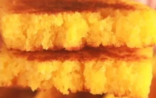 家里有玉米面一定要学做它，不用烤箱，咬一口直掉渣，太香了