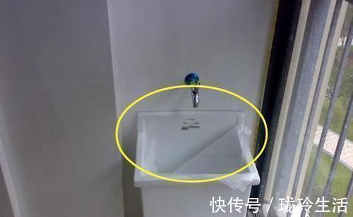 卫生间|现在阳台要不要装拖把池后悔当初不听劝,新房入住才知被坑惨