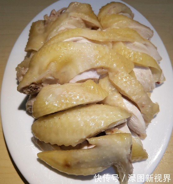 白切鸡直接水煮就错了，这才是正确做法，肉质紧实滑嫩，太香了