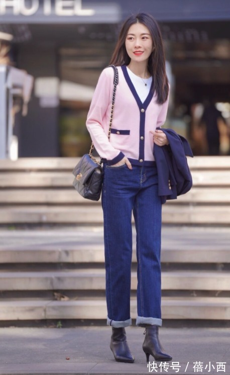 乐福鞋 终于明白“奶奶衫”为什么是2022最火单品,简约耐看还显瘦,超美