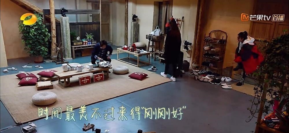 何炅屡次在《向往的生活》中做这样的事情,众网友:演得不累吗?