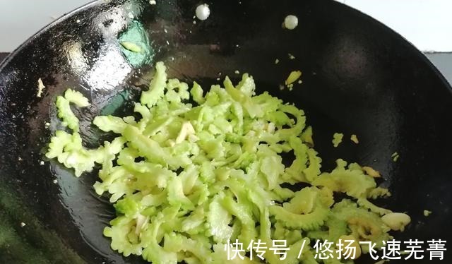 开胃|夏天要多吃苦瓜,教你简单的做法,好吃又开胃!