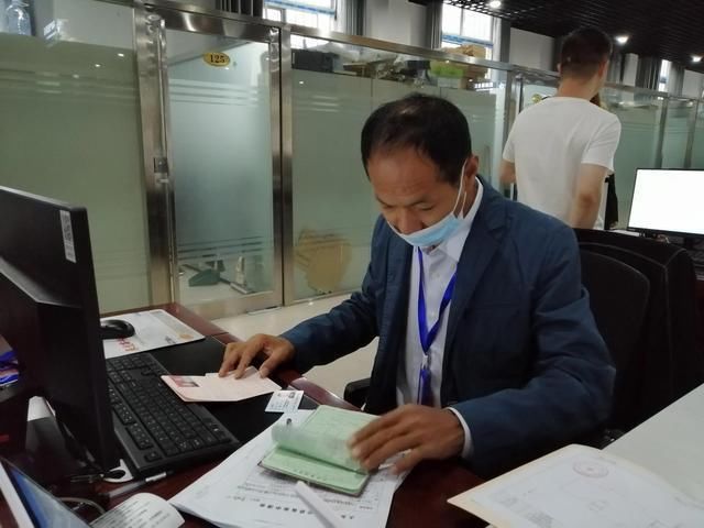 太康县|「遇见」太康县房地产管理所以人为本，企业送锦旗表谢意