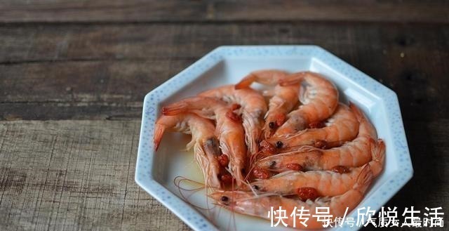 虾，直接用水煮就错了，学会这一招，保准虾肉鲜嫩