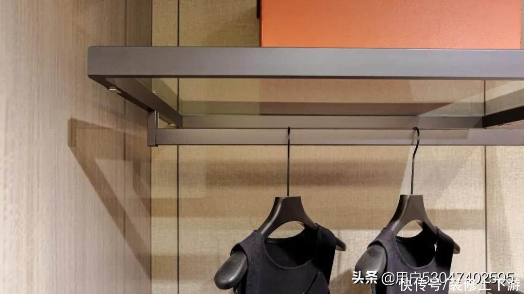 极简|轻奢定制最前沿——挂墙式衣帽间